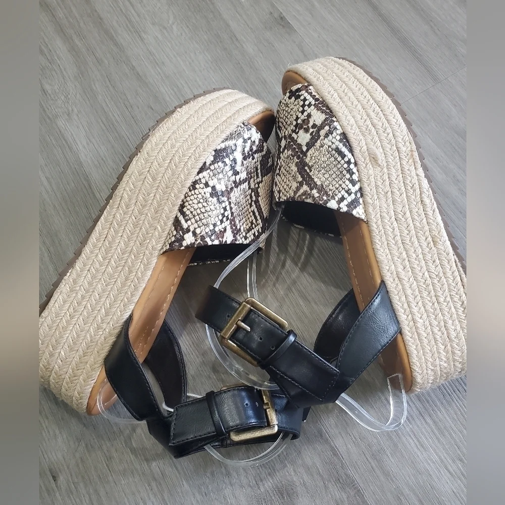 American Eagle Outfitters Women's Snake Print Platform Sandals Espadrille 9‎ US.